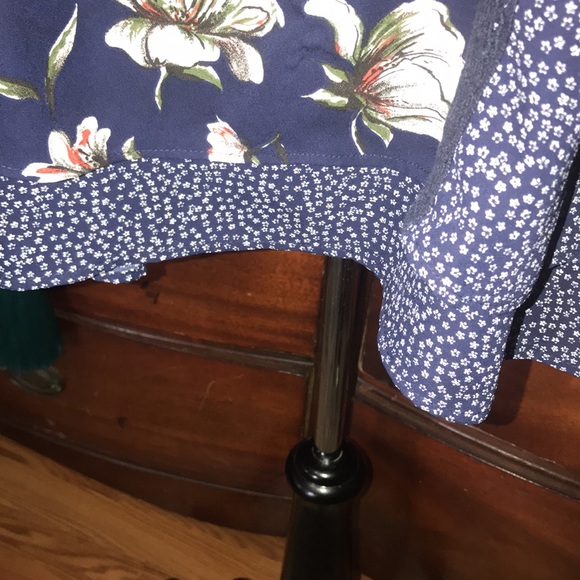 AVENUE OFF SHOULDER FLORAL PRINT BELL SLEEVE TOP - Picture 6 of 6